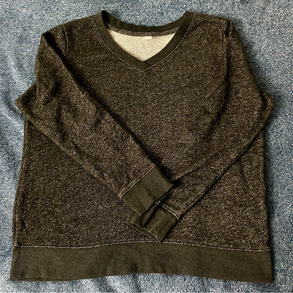 Women’s Old navy sweater (L) Preowned